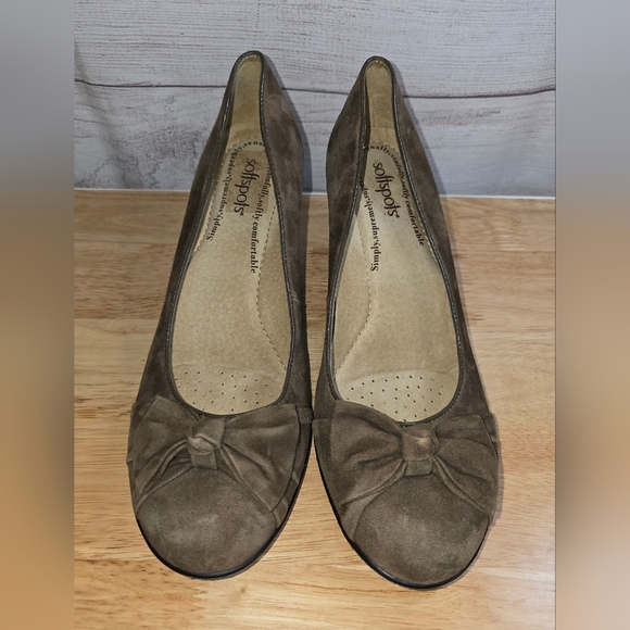 Softspots Mocha Brown Suede Bow Heels Size 8.5 WIDE - Picture 1 of 9